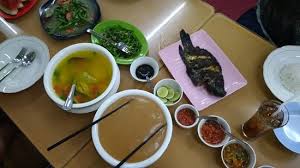 + masukkan ikan, garam, gula dan cabe rawit, masak hingga ikan matang. Papeda With Ikan Kuah Kuning And Ikan Bakar Foto Rumah Makan Sendok Garpu Jayapura Jayapura Tripadvisor