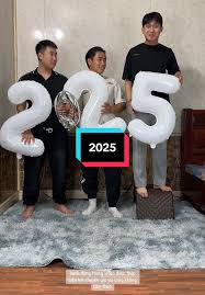 Chúc Mừng Năm Mới 2025 với Bình An và May Mắn