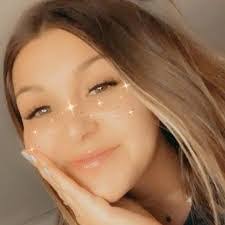 Sarah Velarde's Instagram, Twitter & Facebook