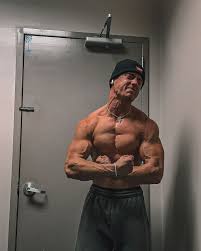 On the path to greatness, not mediocrity Only way to describe the feeling  and intensity of this arm day is Motley Crue Waking up at 178lbs. Leanest  and biggest I've been. Slowly
