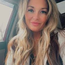 Sarah Upton's Instagram, Twitter & Facebook