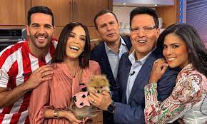 Al conductor canito que ataje al trecero solista. Elenco De Despierta America En Cuarentena Por Coronavirus