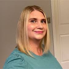 Danielle Girardeau's Instagram, Twitter & Facebook