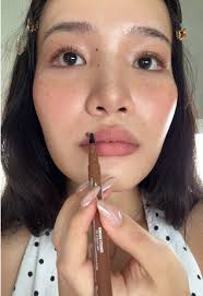 What side do you prefer? #blushplacement #makeuphacks #makeuptips #blu...