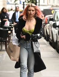 Lottie moss, or charlotte as she was christened, is the younger sister of supermodel and style icon kate moss. Lottie Moss Tamara Francesconi X Prettylittlething Launch In London 05 26 2021 Celebmafia