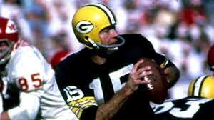 Hawk and quarterback brett favre. Legendary Green Bay Packers Quarterback Bart Starr Dies At 85 Cbs News