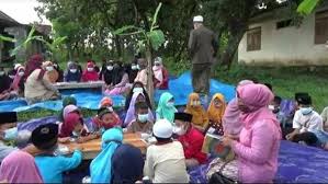 Namun begitu, tahapan usia anak dalam hal ini perlu juga diperhatikan. Cara Mendidik Anak Dalam Islam Agar Jadi Saleh Dan Berakhlak