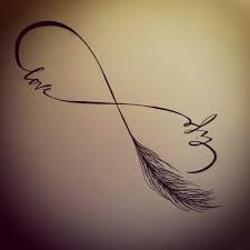 Es sieht eher aus wie ein blatt als er `s mit grüner tinte und skizziert mit schwarzen tätowierfarbe mit tinte. Was Konnte Dieses Tattoo Bedeuten Bedeutung Feder