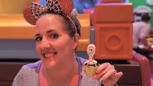 Toadstool cafe's princess peach cupcake treat