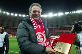 Abel braga confirma interesse em gabriel do palmeiras. Abel Braga Completa 68 Anos E E Homenageado Pelo Internacional Esporte News Mundo