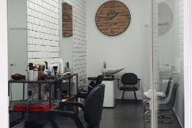 Hace aproximadamente más de 1 año son los expertos encargados de mi belleza, manejan los más altos estándares de calidad que se pueden encontrar en el mercado y cada vez que puedo y tengo la oportunidad recomiendo a ojo cerrado a mi mejor aliado para sentirme más linda cada día. Peluqueria En Malaga Cerca De Mi Ubicacion Booksy