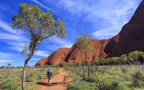 Mount augustus in western australia holds that title Ayers Rock Uluru Australia Panduan Wisata Aktivitas Di Ayers Rock Uluru Jetstar