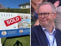 Teen pilot Byron Waller stops in Alice Springs