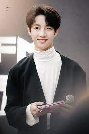 Renjun nct dream we young, pink, yellow, and green ball on top of man's head, png. Nct Dream S Renjun Shows Haechan And Jisung How To Reach His High Level Of Confidence Koreaboo Nct Dream Nct Nct Dream Jaemin