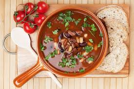 Taiem ardeiul si il punem deasupra, peste cartofi. Retete De La Bunica Despre ViaÈ›a Din Romania