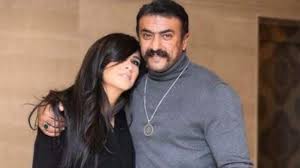 Jun 05, 2021 · أعلنت الفنانة ياسمين عبدالعزيز شعورها بالفخر والسعادة بتّخرج ابنتها من زوجها الأول المُنتج محمد حلاوة، التي تحمل نفس اسمها، من المدرسة فيما سجلّت لقطات مُصورة أثناء الاحتفال في منطقة أهرامات الجيزة. Ø±Ø³Ø§Ù„Ø© ØºØ§Ù…Ø¶Ø© Ù…Ù† Ø²ÙˆØ¬ ÙŠØ§Ø³Ù…ÙŠÙ† Ø¹Ø¨Ø¯ Ø§Ù„Ø¹Ø²ÙŠØ² ØªØ­ÙŠØ± Ø§Ù„Ø¬Ù…Ù‡ÙˆØ± Ù…Ù†ÙˆØ¹Ø§Øª Ø§Ù„Ø¨ÙŠØ§Ù†