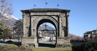 Ho trovato una città di mattoni, ve la restituisco di marmo. L Arco Onorario D Augusto Regione Autonoma Valle D Aosta