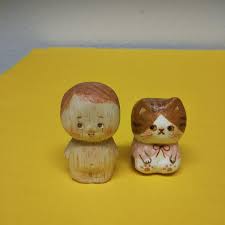 ハニカミヤさんの木彫りの人形 | preda.com.py