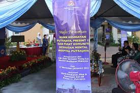 Klinik pakar kesihatan usim mula beroperasi pada 1 april 2015. Majlis Perasmian Klinik Kesihatan Presint 11 Pusat Komuniti Kesihatan Mental Hospital Putrajaya Flickr