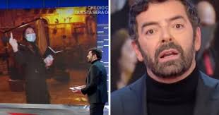 L'inviato si volta e aggiunge: Vita In Diretta L Inviata Fa Il Dito Medio Durante Il Collegamento Video