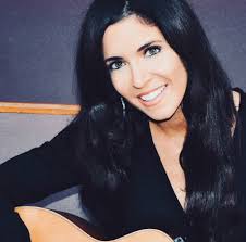 Laurie Akers's Instagram, Twitter & Facebook