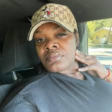 Renata Dunn's Instagram, Twitter & Facebook