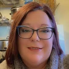 Jennifer Hefner's Instagram, Twitter & Facebook