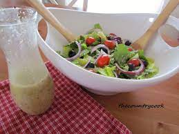Olive Garden Salad Dressing Also Did Their Breadstick Recipe On There Heaven Super Easy Super Fast Olive Garden Salad Dressing Olive Garden Salad Recipes