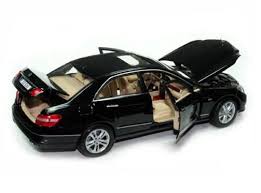 Maisto Cars 1 18 Maisto E350 Mercedes 2009 W212 1 18 Scale Diecast Maisto Auto