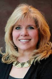 Suzanne Downer's Instagram, Twitter & Facebook