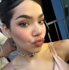 Elizabeth Badillo's Instagram, Twitter & Facebook