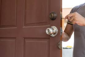 For any of a variety of reasons, occasionally car keys won't turn in the door. 6 Creative Ways To Lock A Door Without A Lock Key Homelyville