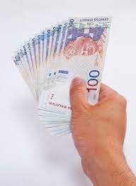 How much is rm100 malaysian ringgit to us dollar? Rm 100 Malaysian Ringgit Stock Image Image Of Hand Money 40014315