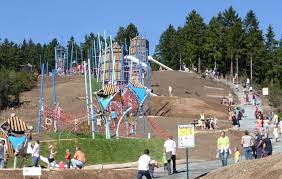 The apartment includes 3 bedrooms, a kitchen with a dishwasher and a microwave, as well as a coffee machine. Aventura Der Spielberg In Medebach Tourist Information Willingen