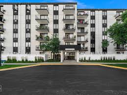 9731 N Fox Glen Dr UNIT 3F, Niles, IL 60714