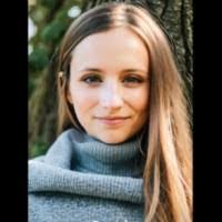 Alexis Ross's Instagram, Twitter & Facebook