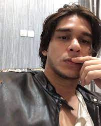 Beradu akting dengan nikita willy dan rezky aditya, rangga azof yang berperan sebagai aslan mencuri perhatian penonton. 10 Pesona Rangga Azof Pemain Aslan Di Sinetron Cinta Buta