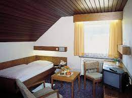 Die zentrale lage ist für geschäftsreisende wie auch für. Hotel Restaurant U Metzgerei Gelbes Haus Schwabisch Gmund Hussenhofen