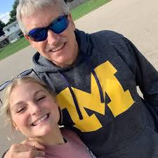 Are face masks mandatory for 14U softball infield players?