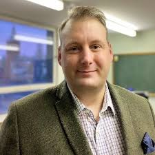 Elly King (@EllyLKing)