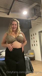 G00dgirlgr0w OF huge gushing squirts