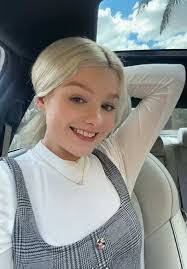 Mariah Farrell's Instagram, Twitter & Facebook