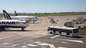 Il 5 maggio 2007, alla presenza dell'allora ministro dei trasporti alessandro. Atterraggio Di Emergenza All Aeroporto Di Catania Ultraleggero In Avaria Giornale Di Sicilia