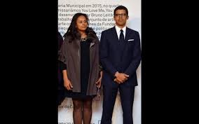 Isabel dos santos, que estuvo al frente de la empresa petrolera nacional, sonangol, y es dueña de un entramado empresarial con 423 sociedades en isabel dos santos se defendió ayer diciendo que se trata de una caza de brujas con intencionalidad política . Isabel Dos Santos Muda De Visual 6 Meses Apos A Morte Do Marido