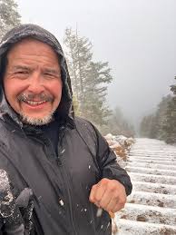 I am considering doing this hike solo. Before I plan a trip, I am wondering  if it's safe to hike it alone. It appears to be pretty family friendly. I  have little