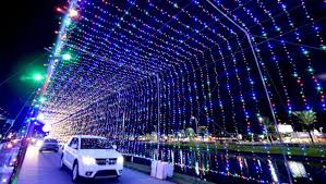 Take A Dreamy Ride Through The Largest Drive Thru Light Show In Florida The Daytona Magic Of Lights Florida Adventures Light Show Florida