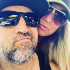 Hi friends! Needing a hairstylist in the Burlington/Florence KY area! Thank  you!! 🩷