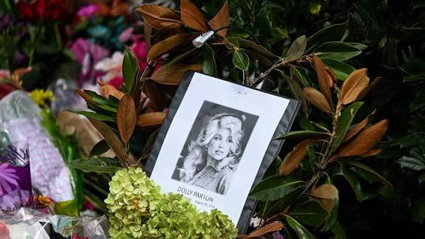 Why Dolly Parton's Death Is Hitting Fans So Hard, According to a  Psychologist — Read more in the comments