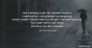 Bu anik selalu bersikap disiplin dan tidak pernah terlambat masuk ke kelas. 219 Kata Kata Hujan Jagokata