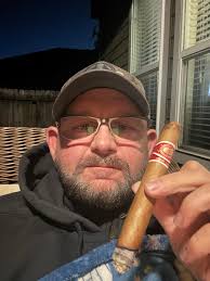 Making Churchill 7x48 and Toro 6x52 Cuban and Nicaraguan tobacco for an  special order, ready to be shipped ✈️ 🌎 If you are interested to come to  Costa Rica 🇨🇷, come and